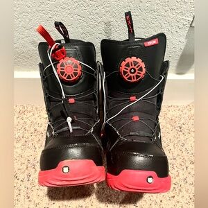 Burton kids snowboard boots with box